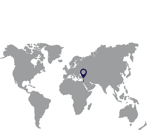Israël aangegeven in donkerblauw op grijze wereldkaart - op transparante achtergrond - 600 x 529 pixels